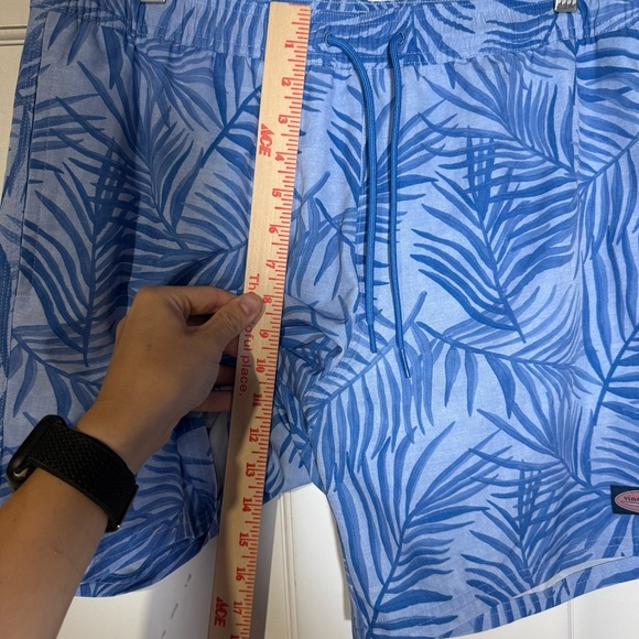 Vineyard Vines Blue Swim Trunks Floral Print Size Large Leaves Tropical - Picture 6 of 8